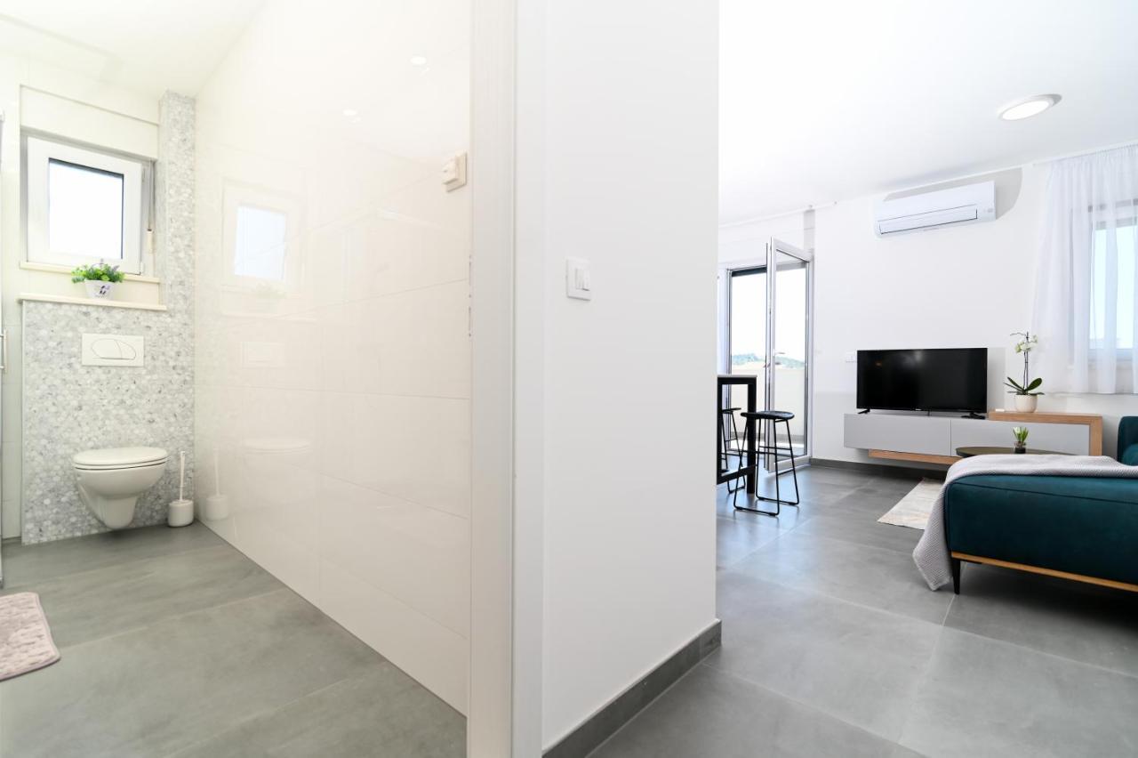 Apartment Laura, Free Parking, Balcony, 4 Ppl Trogir Exterior foto