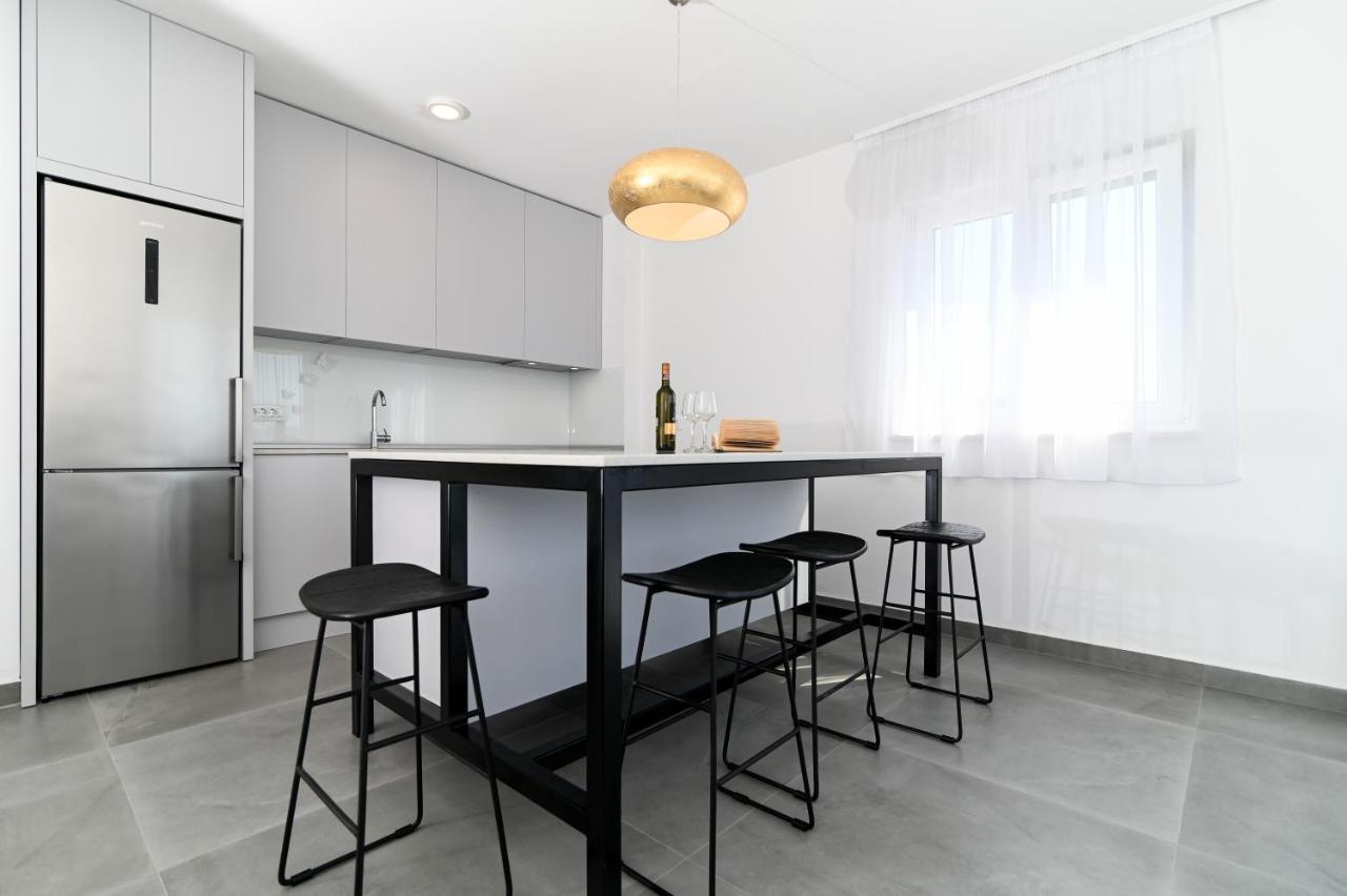 Apartment Laura, Free Parking, Balcony, 4 Ppl Trogir Exterior foto